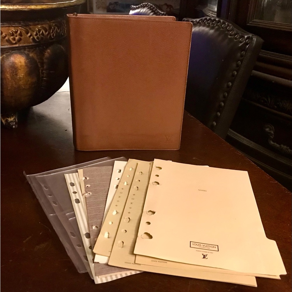 🤗 SOLD 👏🏻👏🏻👏🏻 Louis Vuitton Brown Leather Organizer